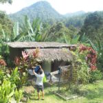 Guille beim Wäscheaufhängen